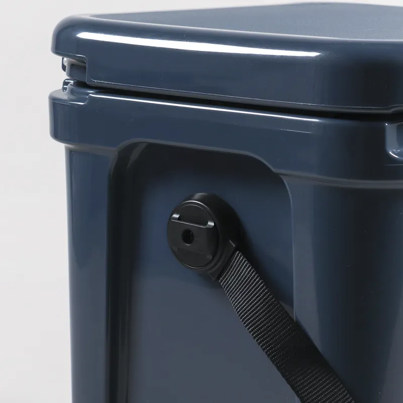 YETI Roadie 24 Navy-7