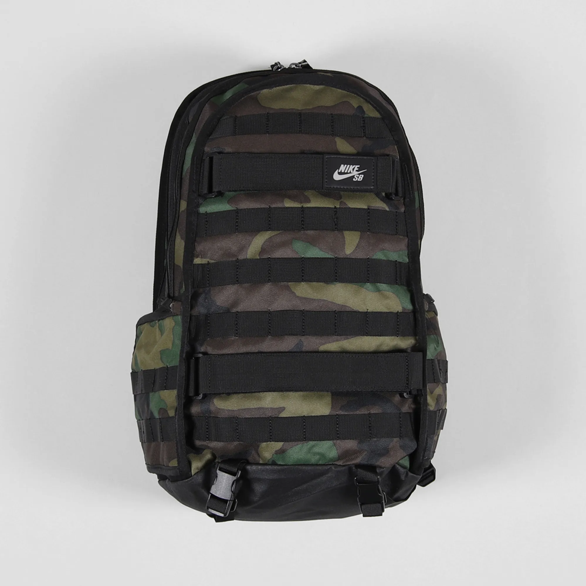 courthouse backpack nike sb Skateboard It features a zip closure that offers the safety of your childs belongings Camo Nike Sb Courthouse Rucksack