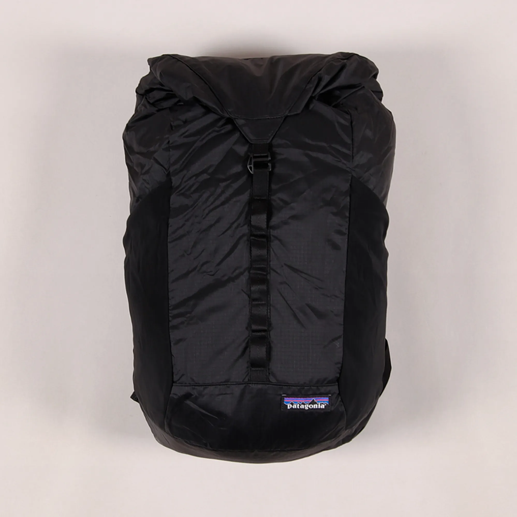 patagonia ultralight black hole pack 20l ink black Lightweight Hole Cinch Worn Wear resistant and super durable Patagonia Ultralight Black Hole Pack
