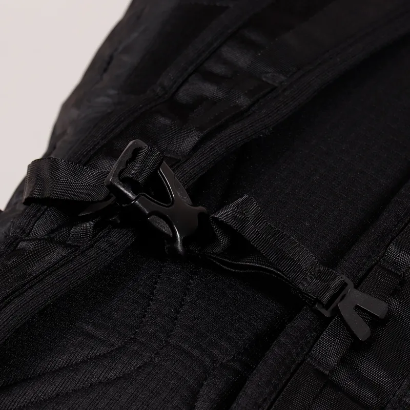 Patagonia Ultralight Black Hole Pack 20L Black-7