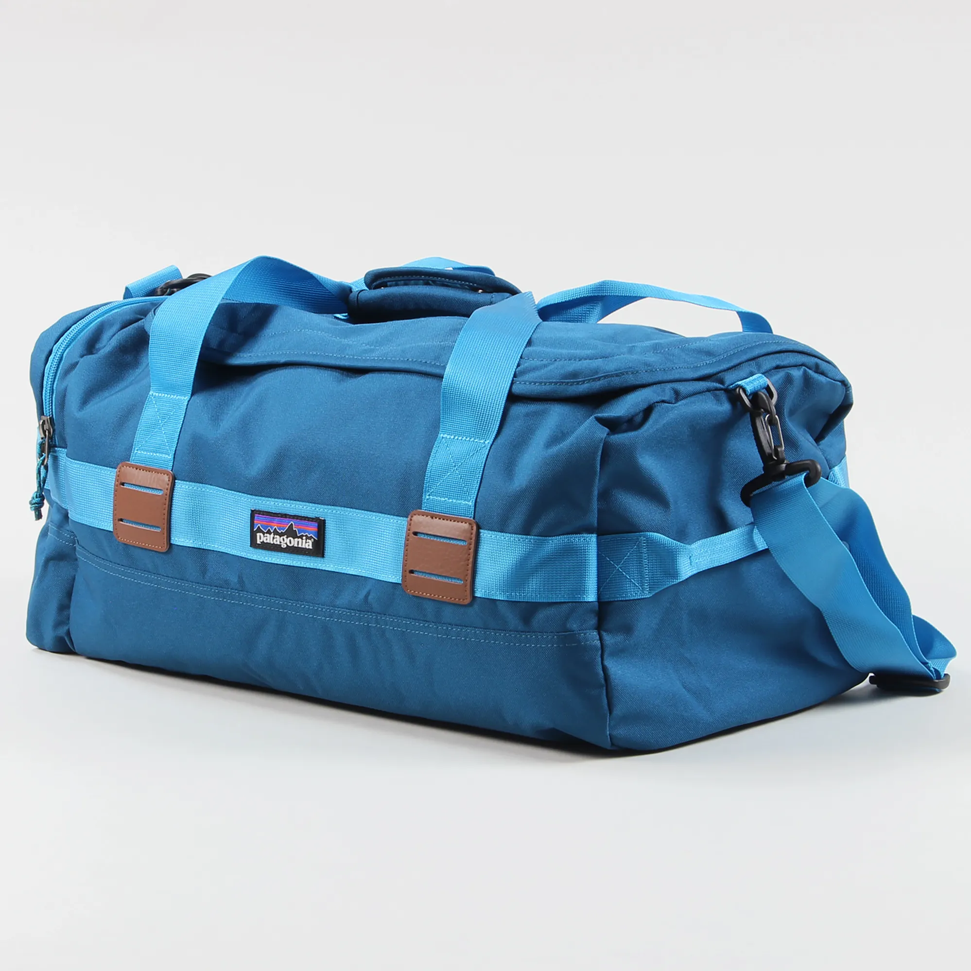 patagonia arbor duffel 30 Lightweight Black Hole 30L Worn Wear removable shoulder straps let you carry the Black Hole Duffel like a backpack and can be detached when not in use Patagonia Ultralight Black Hole Duffel