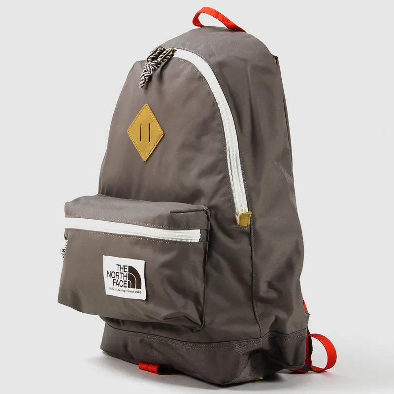 north face berkeley backpack falcon brown Recon The North Face Berkeley Daypack is designed with our outdoor heritage in mind The North Face Borealis Backpack
