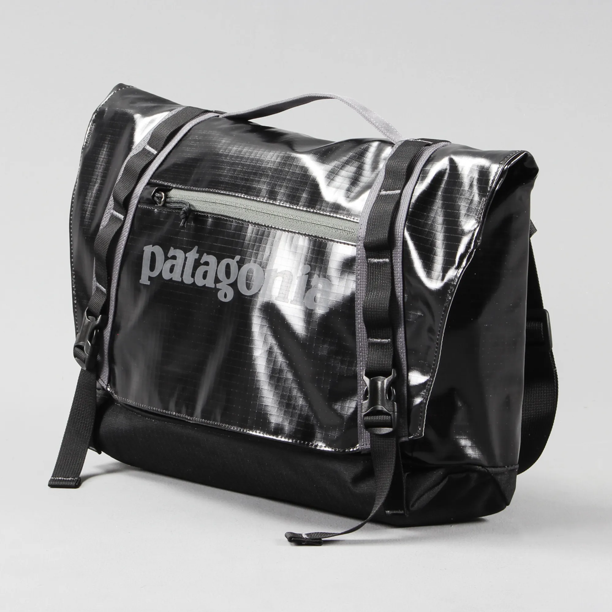 Patagonia Black Hole Messenger 24L Bag Black Laptop Flap Pocket Patagonia Black Hole Messenger 24L Bag Black Laptop Flap Pocket