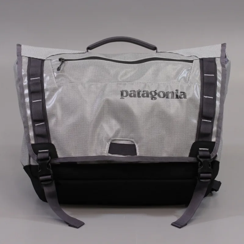 Patagonia black hole sling messenger bag 24L, Men's Fashion, Bags, Sling  Bags on Carousell