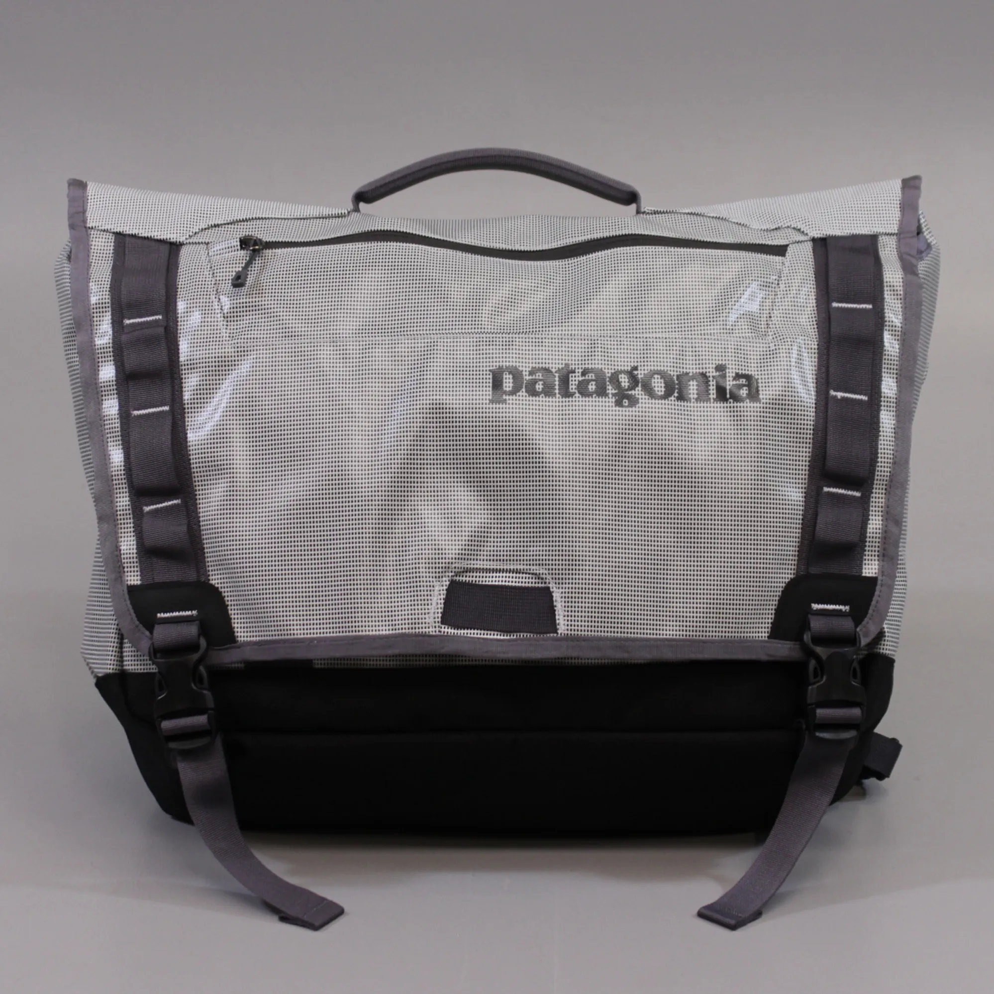 best patagonia bag for camera Found a great bag that fits my wildlife and landscape photography gear. The Patagonia black hole waist pack. : r/ManyBaggers
