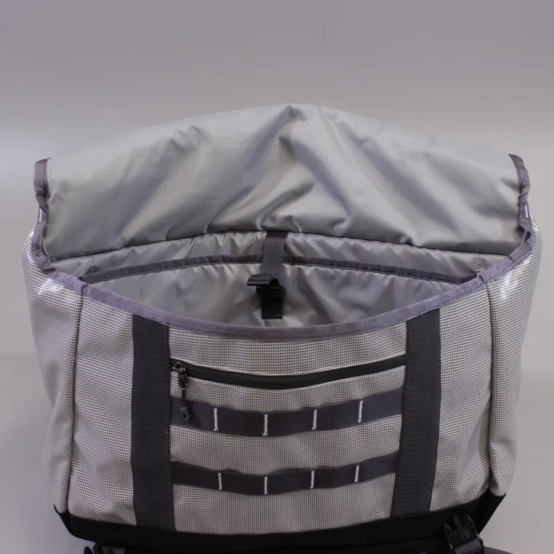 Patagonia Black Hole Messenger Bag White-6