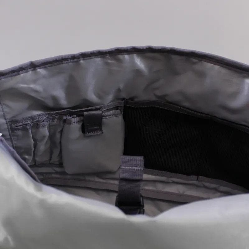 Patagonia Black Hole Messenger Bag White-7