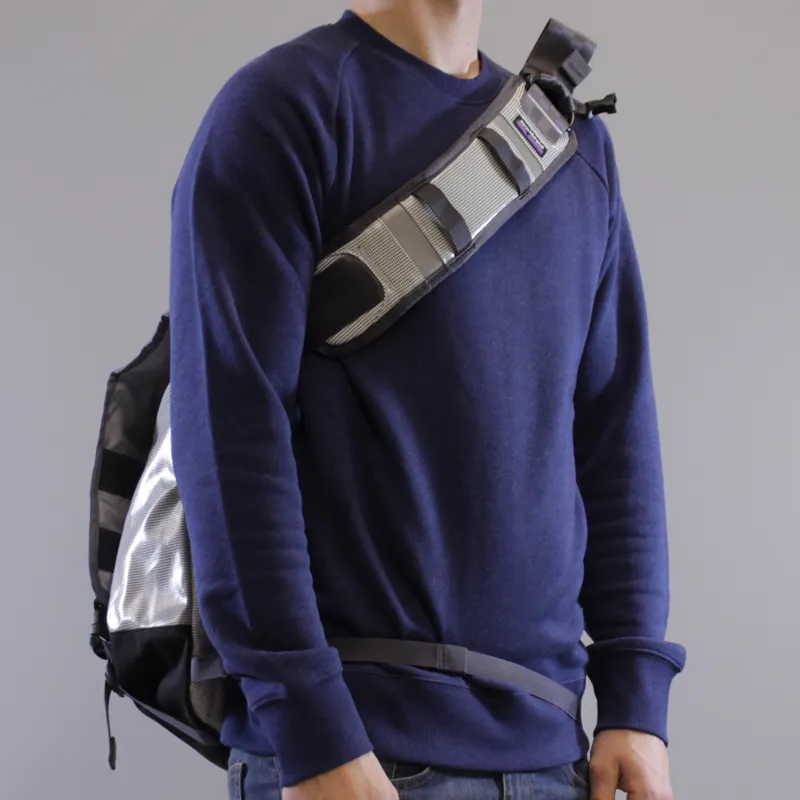 Patagonia Black Hole Messenger Bag White-9