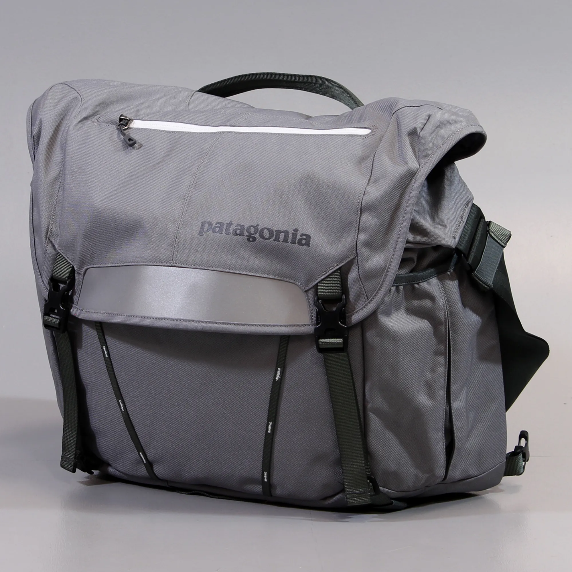 patagonia half mass messenger bag uk Critical Worn Wear Patagonia MiniMass Courier: Could be