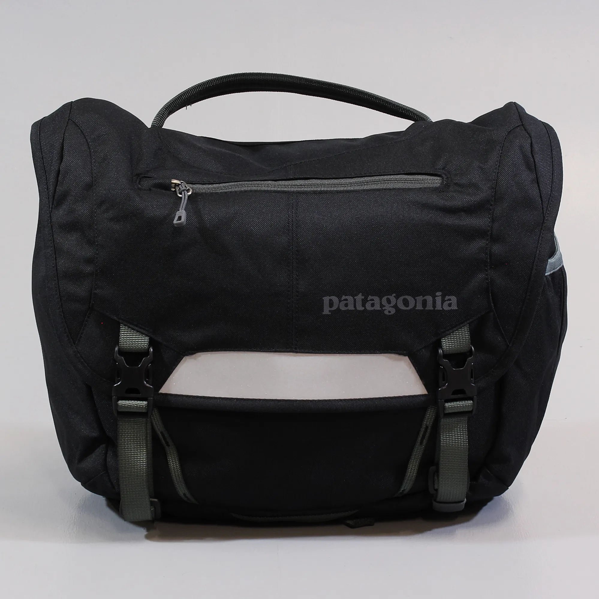 patagonia minimass 12l messenger bag Mini Worn Wear this condensed shoulder bag is highly water Review Patagonia Minimass Patagonia MiniMass