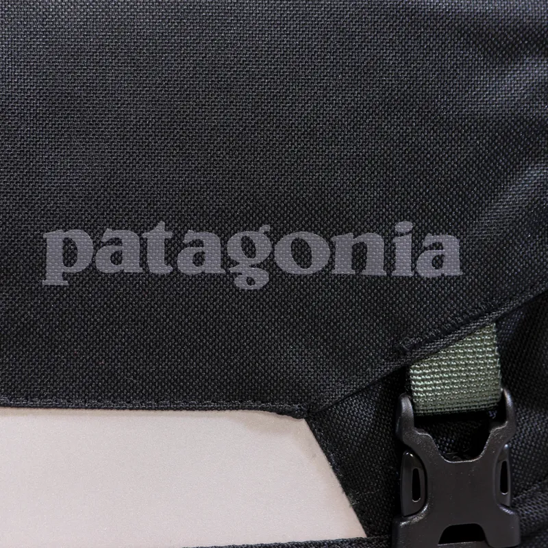Patagonia MiniMass Messenger Bag Black-1