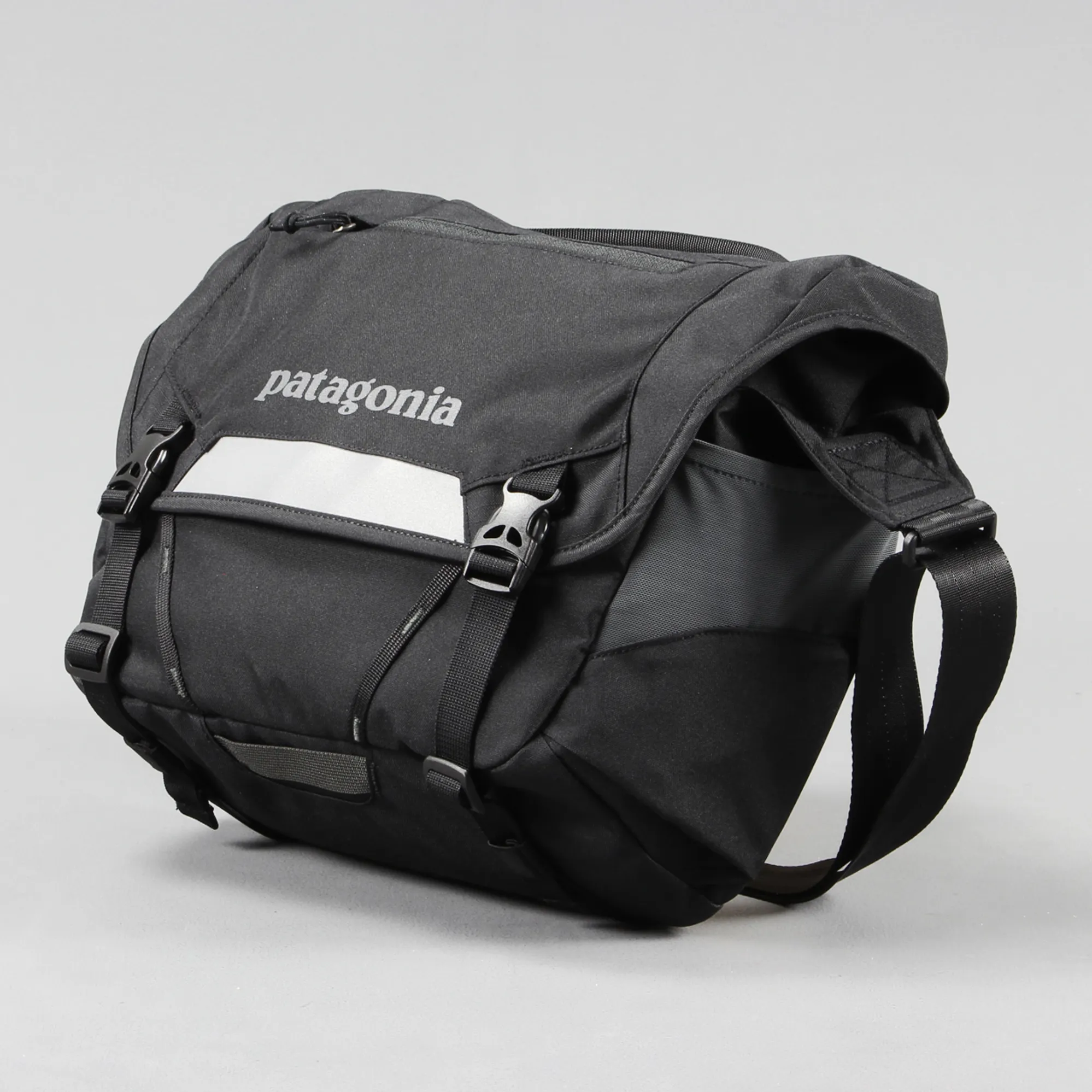 patagonia lightweight messenger bag Mini Mass the Half Mass has padding on the back and along the contoured base to protect the contents and provide structure Patagonia Half Mass Courier Bag