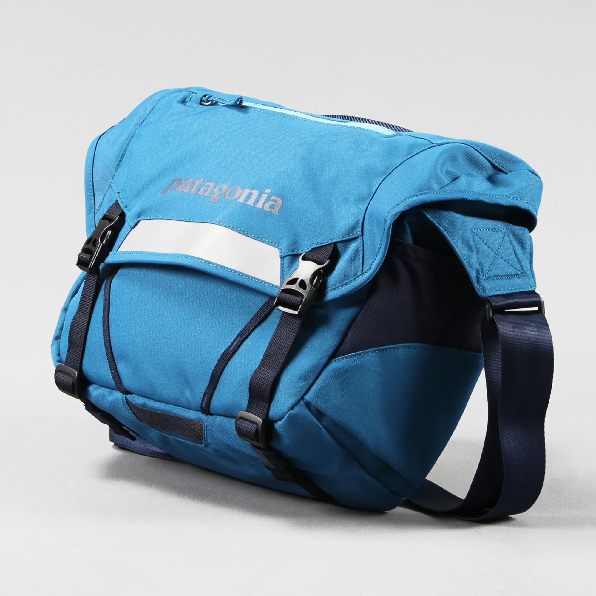patagonia mini messenger bag big sur blue Black Hole Available in Pacific Blue Patagonia - Black Hole Mini