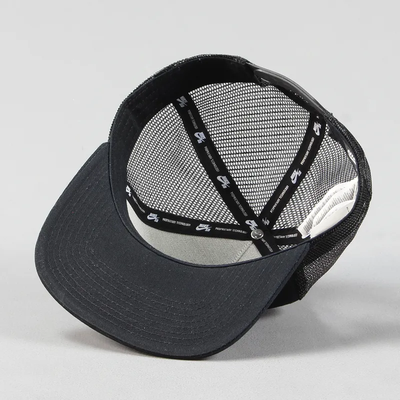 Nike SB Reflect Trucker Cap Black-3