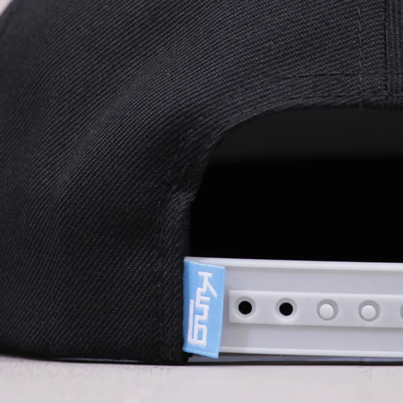 King Signature 4 Pinch Panel Snapback - Black-5