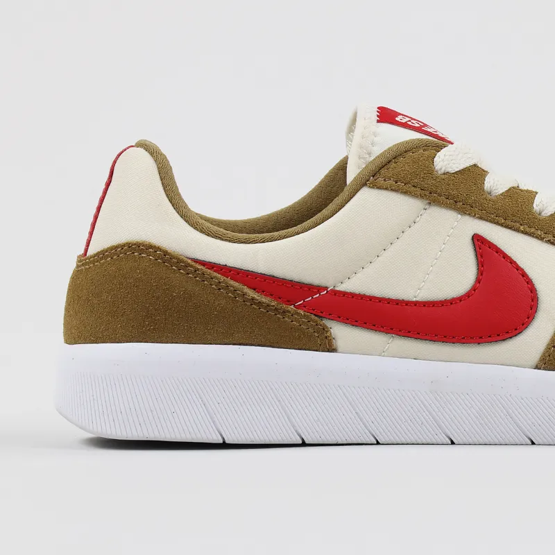 Nike SB Mens Trainers Team Classic Sachs Beige Red