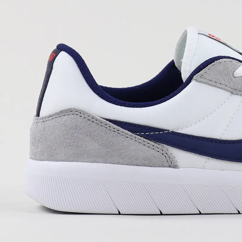 campana Todo el mundo Policía Nike SB Team Classic Suede Skate Shoes Wolf Grey Blue Void White