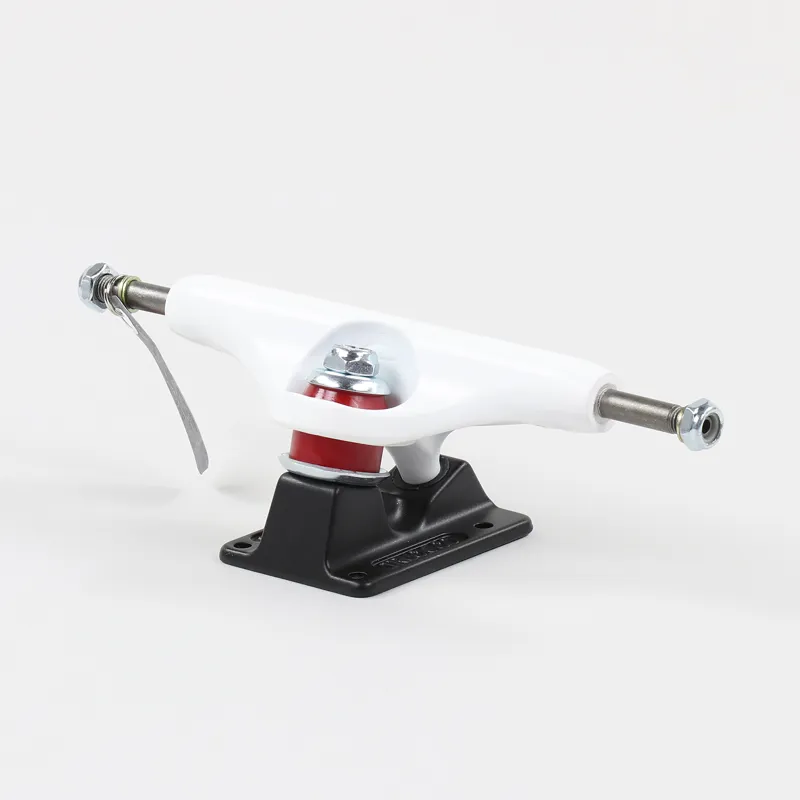 THRASHER 30 YEARS トラック 　INDEPENDENT Independent X Thrasher TTG Silver/Black Skateboard trucks