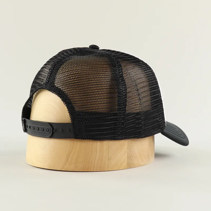 The North Face Logo Trucker Black Silver Reflective-1