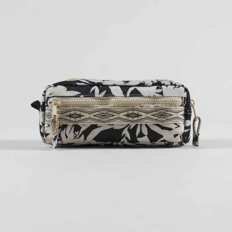 Kavu Womens Out Pouch BW Fronds-4