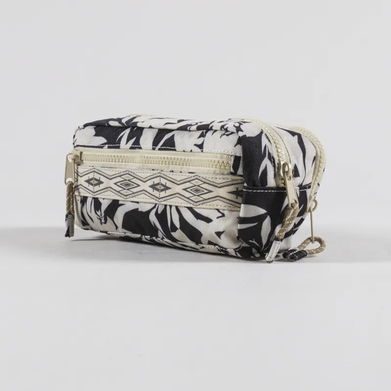 Kavu Womens Out Pouch BW Fronds-2
