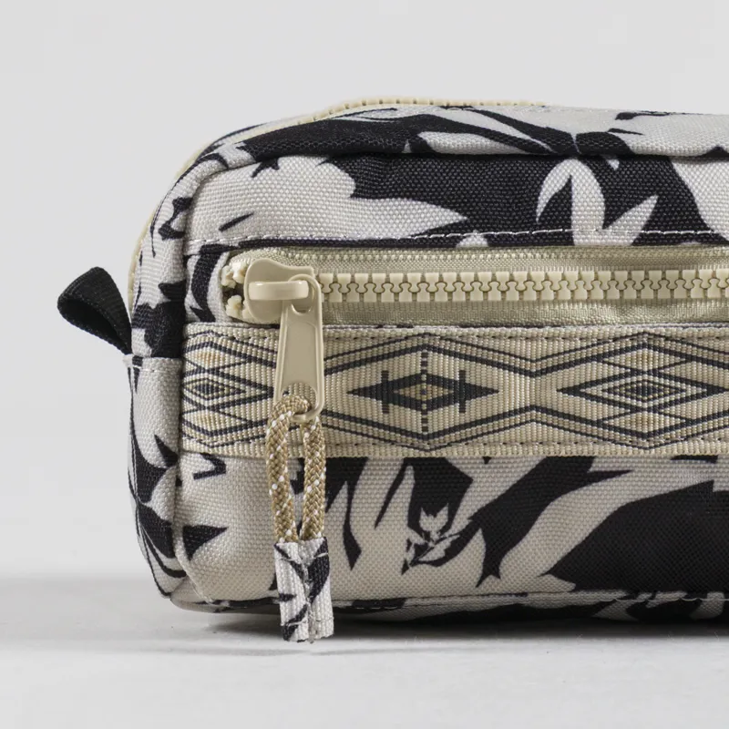 Kavu Womens Out Pouch BW Fronds-6