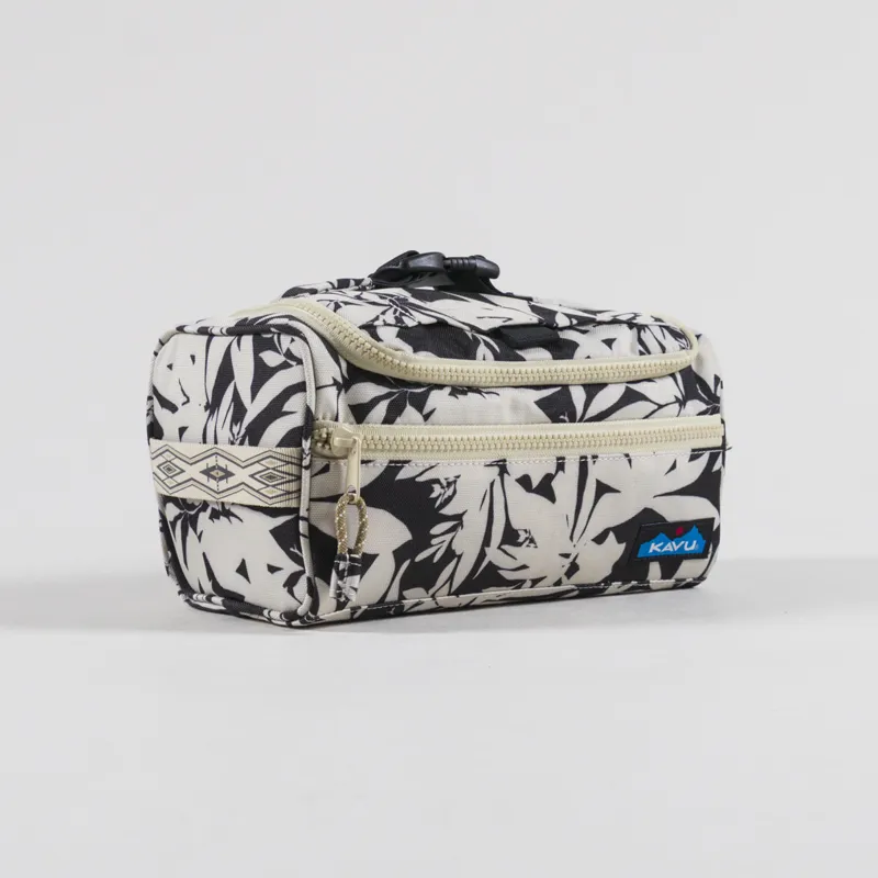 Kavu Supply Kit Bag BW Fronds-1