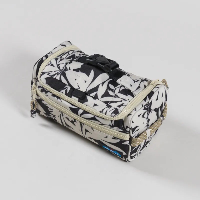 Kavu Supply Kit Bag BW Fronds-3