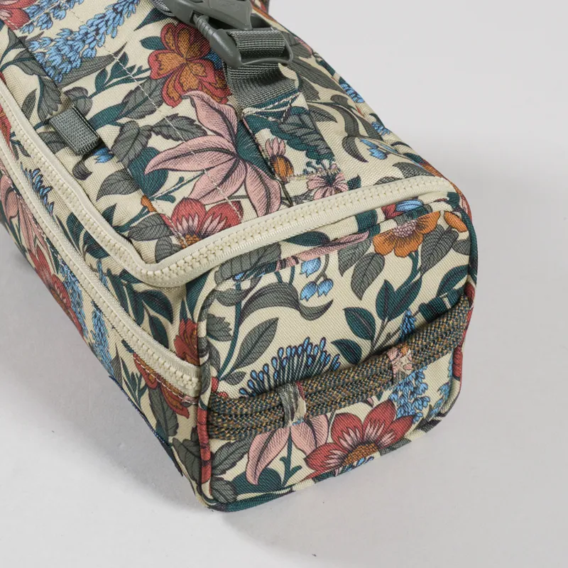 Kavu Supply Kit Bag Flower Fields-8