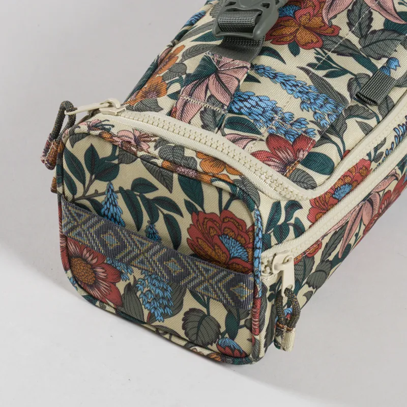 Kavu Supply Kit Bag Flower Fields-6