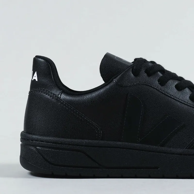 Veja black sole clearance